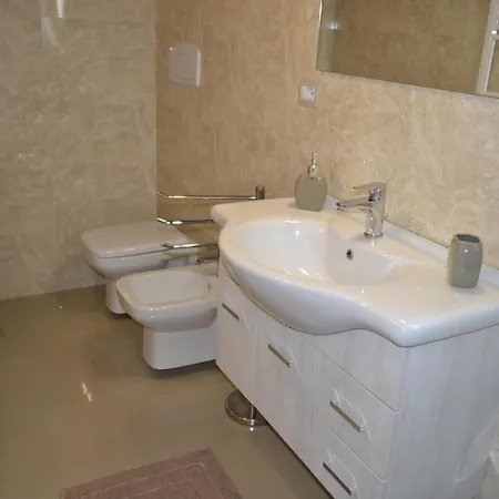 Attica B&B 테를리치